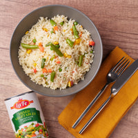 Bowls of rice with mixed vegetables from La Fe, perfect for quick meals. Ideal for authentic Latin food lovers.