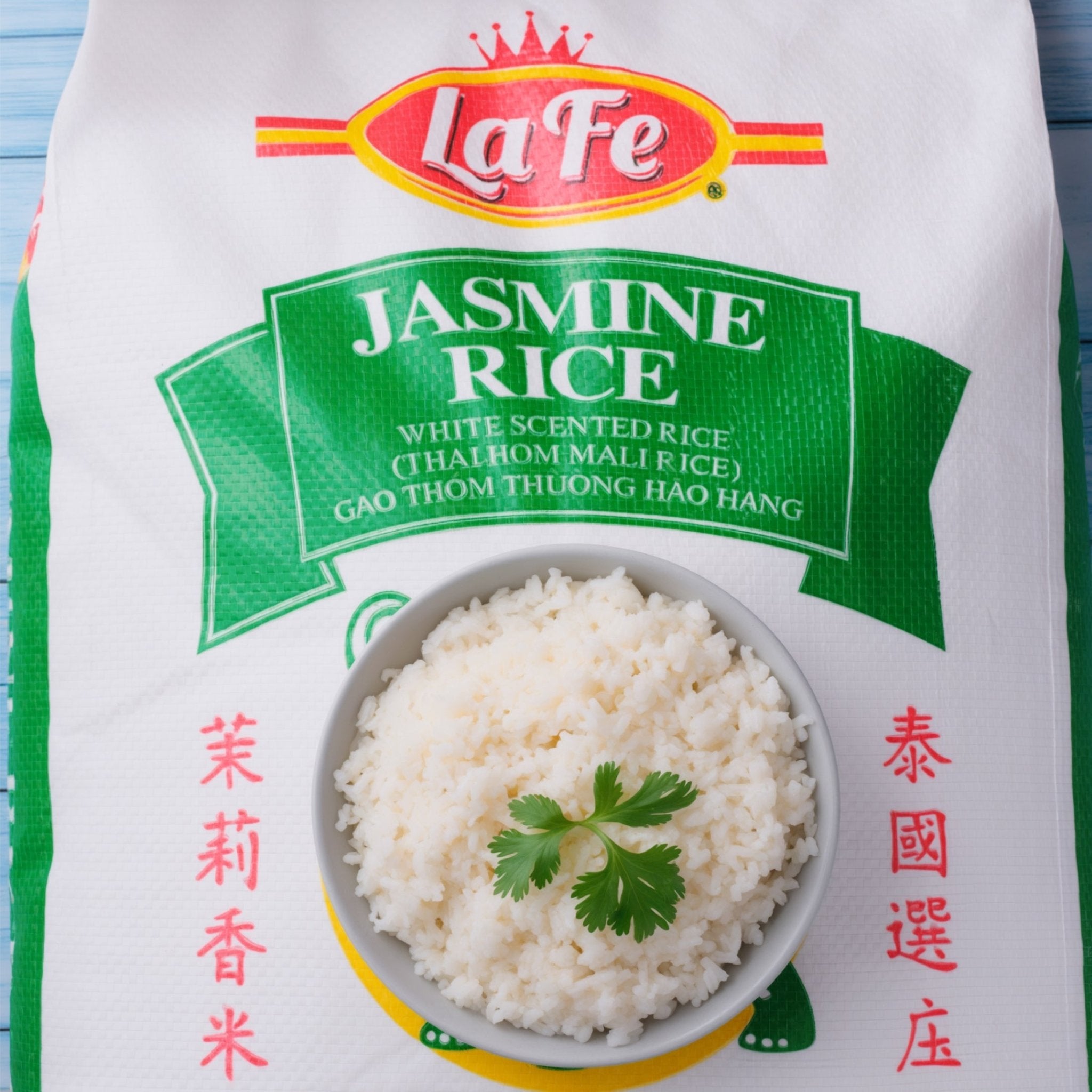 La Fe Jasmine Rice bag with a bowl of fluffy rice, perfect for enhancing authentic Latin food and flavors.