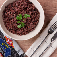 La Fe Dry Black Beans served with fresh cilantro, showcasing authentic Latin food flavors and quality ingredients.